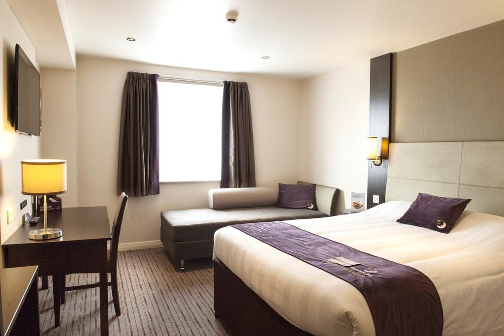 Premier Inn Lancaster Bagian luar foto