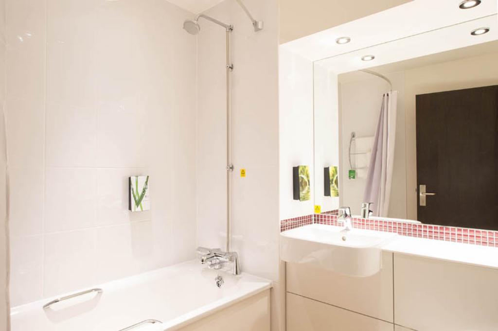 Premier Inn Lancaster Bagian luar foto